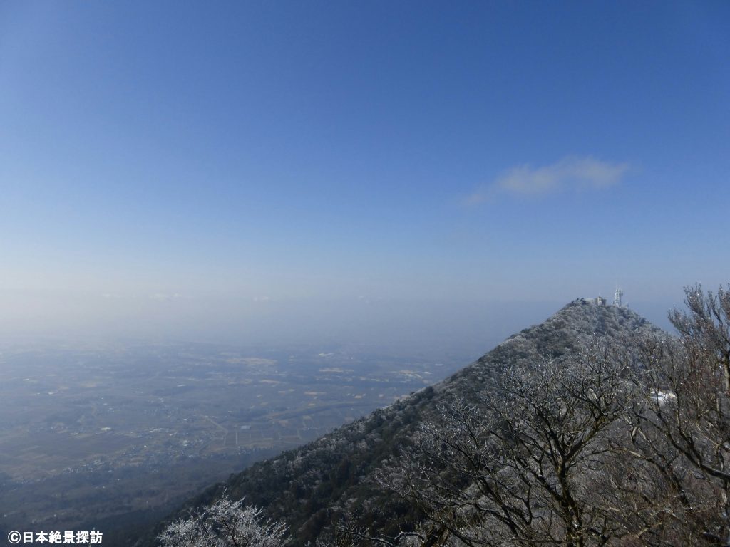 筑波山ロープウェイ（茨城県つくば市）/女体山・冬晴れと関東平野