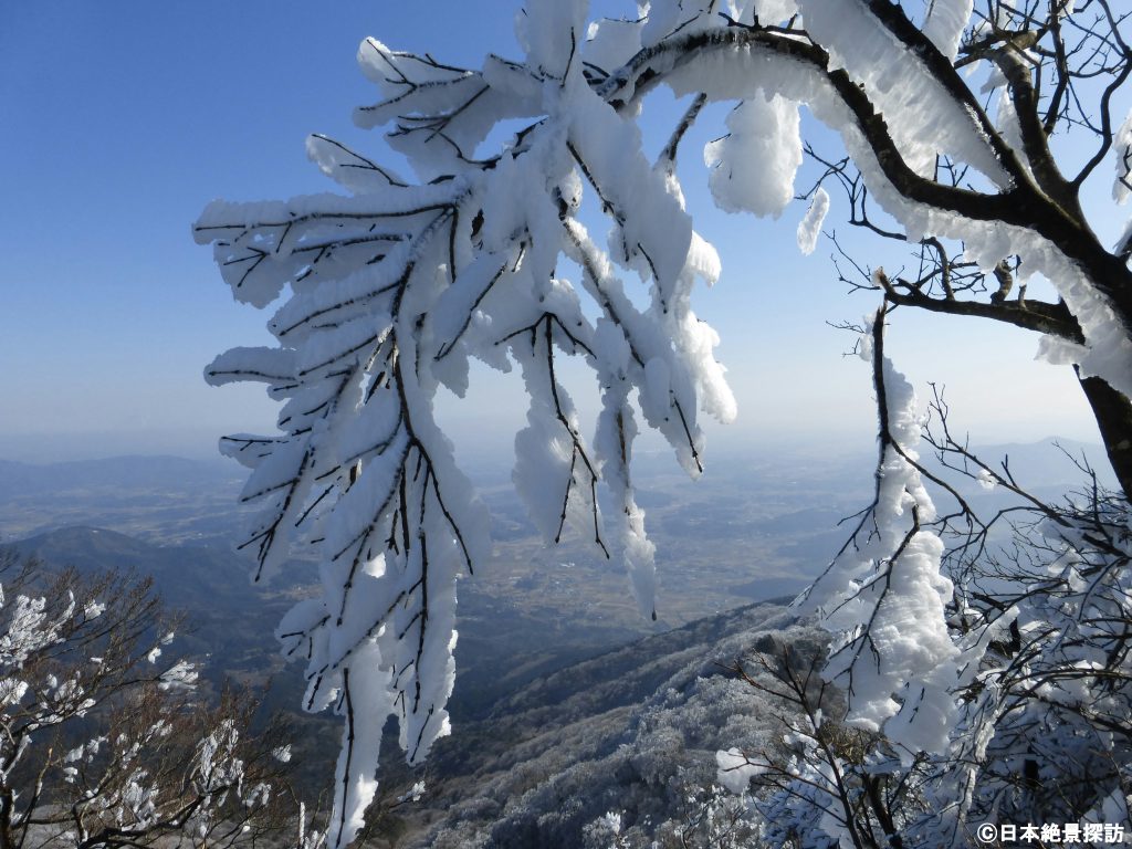 筑波山ロープウェイ（茨城県つくば市）/女体山・雪の重みで...