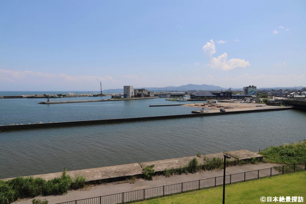 比美乃江公園（富山県氷見市）・氷見港の眺め