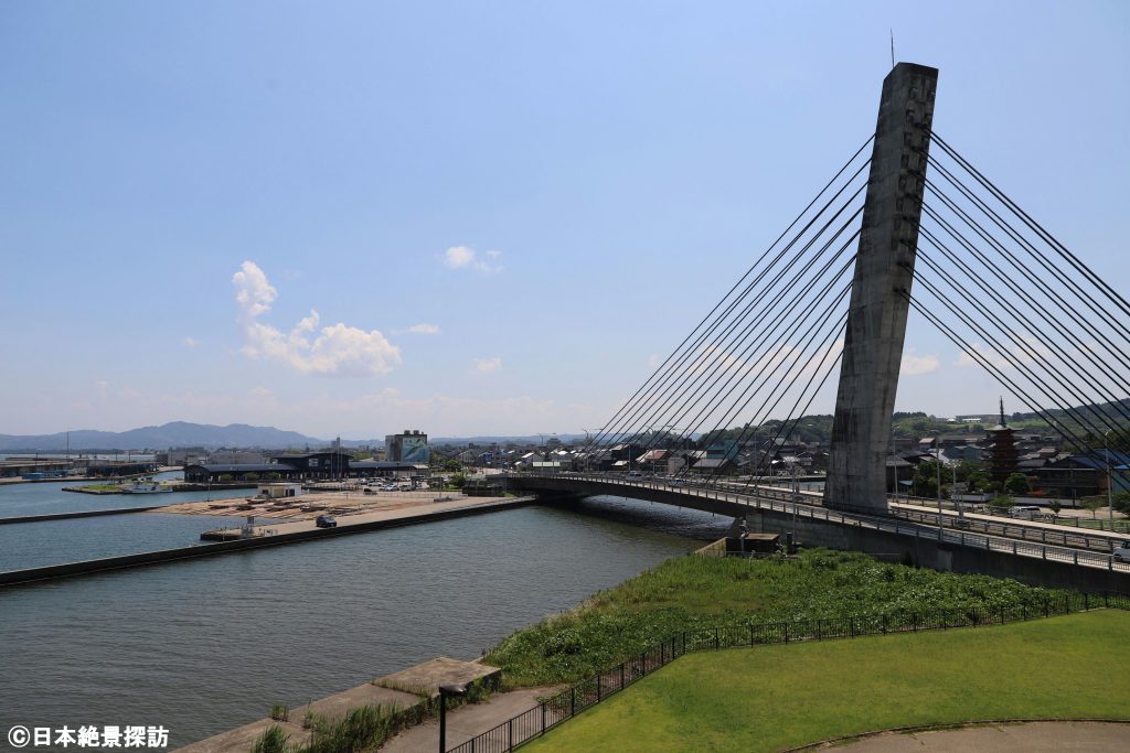 比美乃江公園（富山県氷見市）・比美乃江大橋と上庄川