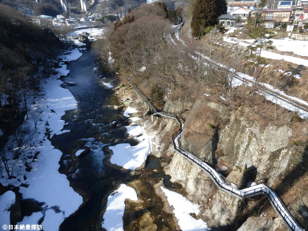 諏訪峡大橋（群馬県みなかみ町）・遊歩道も積雪に埋まる