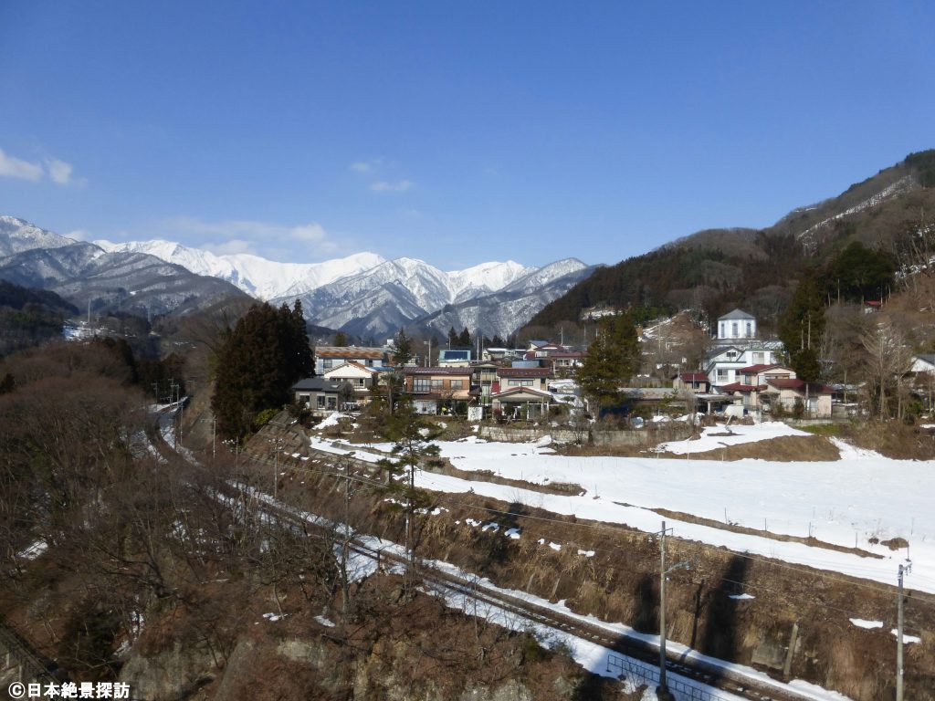 諏訪峡大橋（群馬県みなかみ町）・JR上越線のカーブ