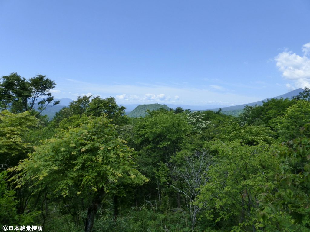 旧碓氷峠見晴台（長野県軽井沢町）・正面に離山