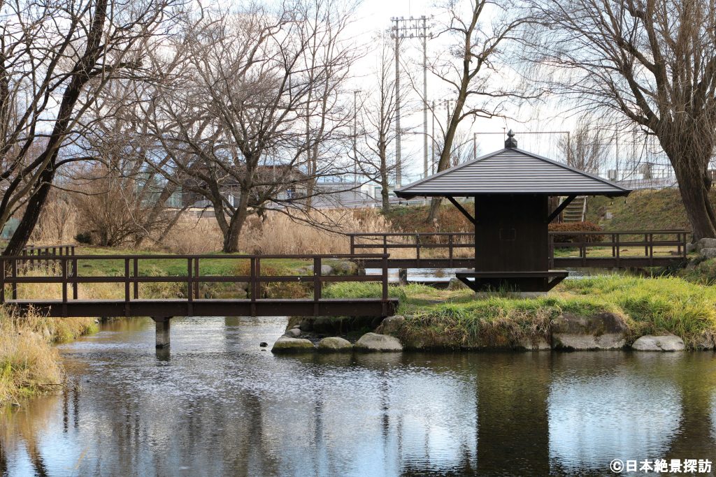 安曇野わさび田湧水群（長野県安曇野市）・市街地にも関わらずとても綺麗な水が流れる