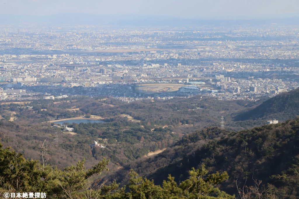 東六甲展望台（兵庫県西宮市）・阪神競馬場と伊丹空港