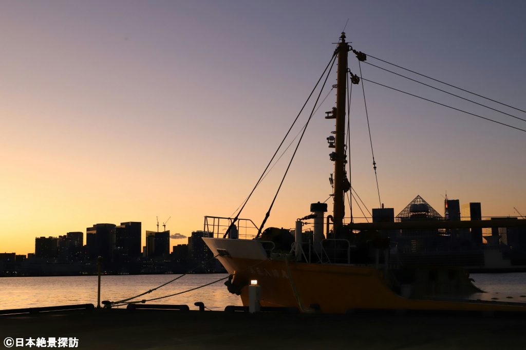 豊洲ぐるり公園（東京都江東区）・船のシルエット