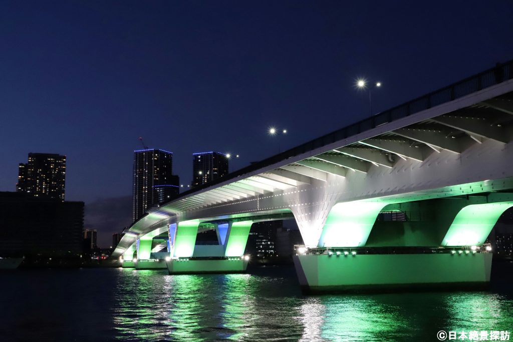 豊洲ぐるり公園（東京都江東区）・橋の向こうは