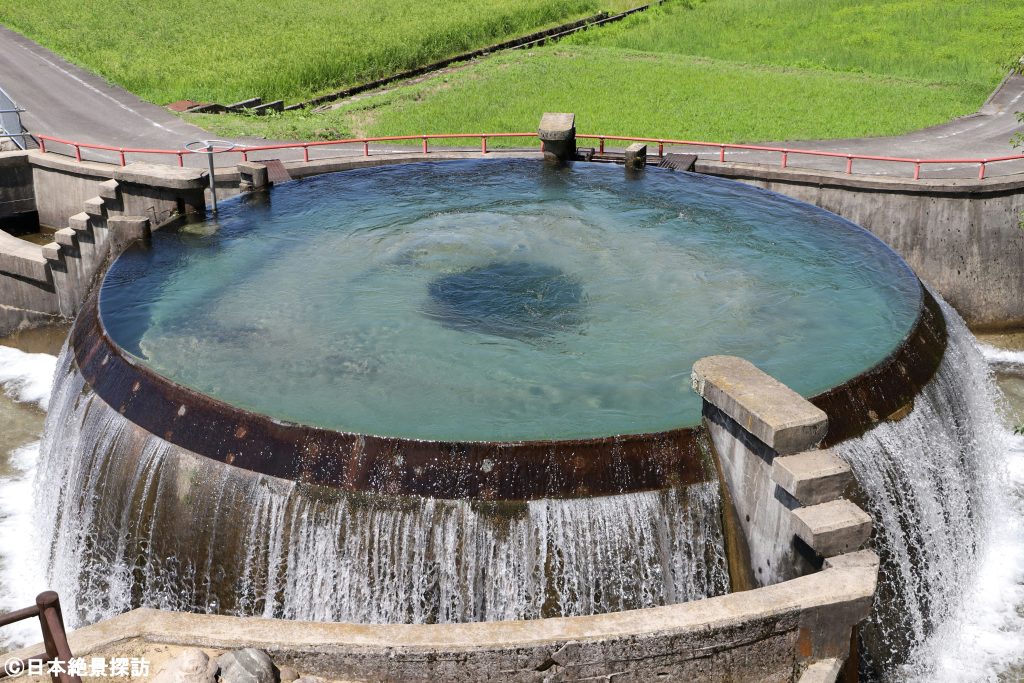 東山円筒分水槽（富山県魚津市）・全景