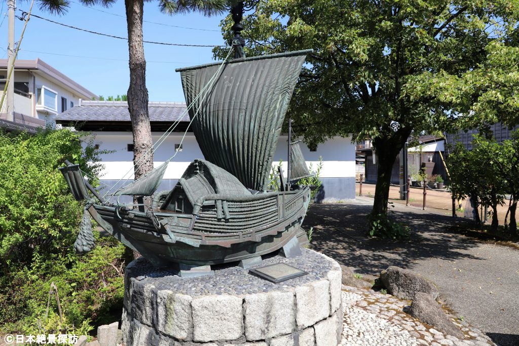 岩瀬の古い町並み（富山県富山市）・北前船の像