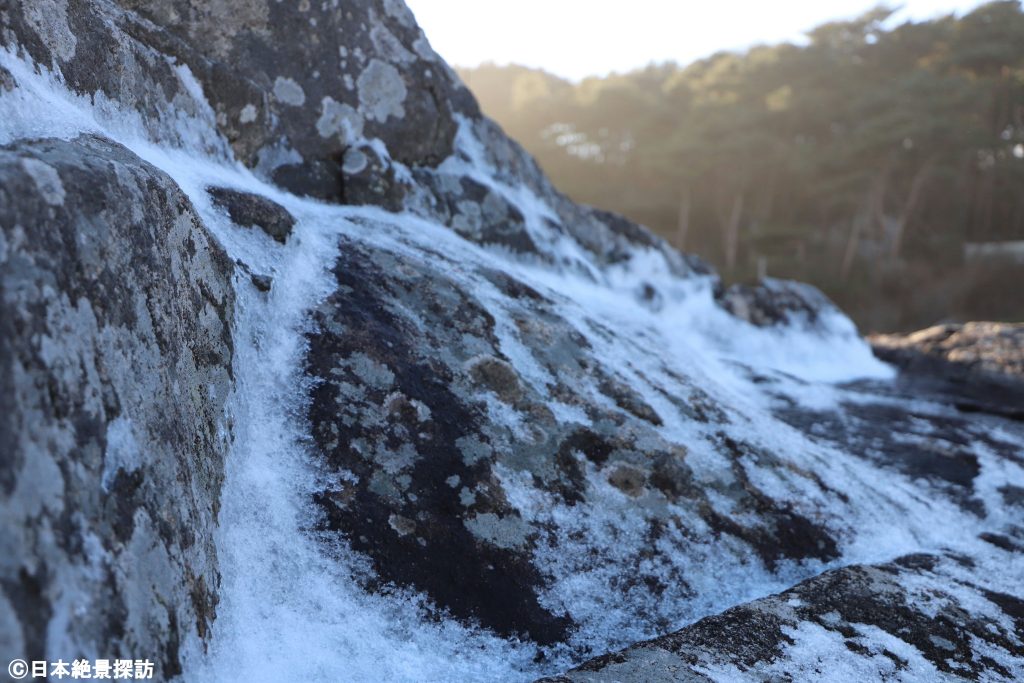 凍てつく冬の侍浜海水プール（岩手県久慈市）