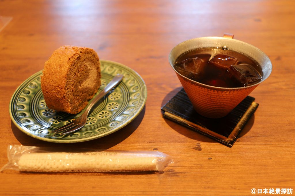 高岡大仏（富山県高岡市）・amida coffeeのロールケーキと珈琲