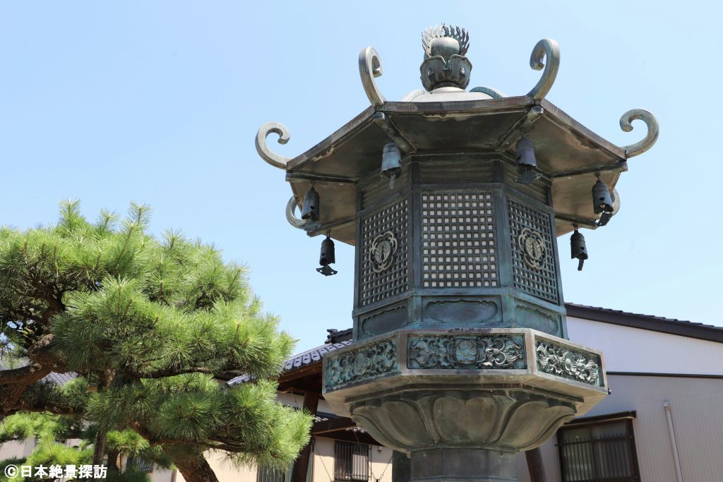 高岡大仏（富山県高岡市）・灯籠