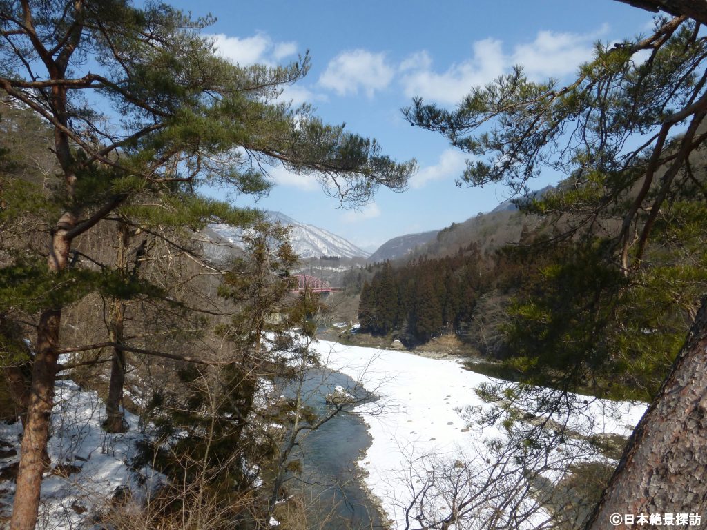 塔のへつり（福島県下郷町）・阿賀川下流方向