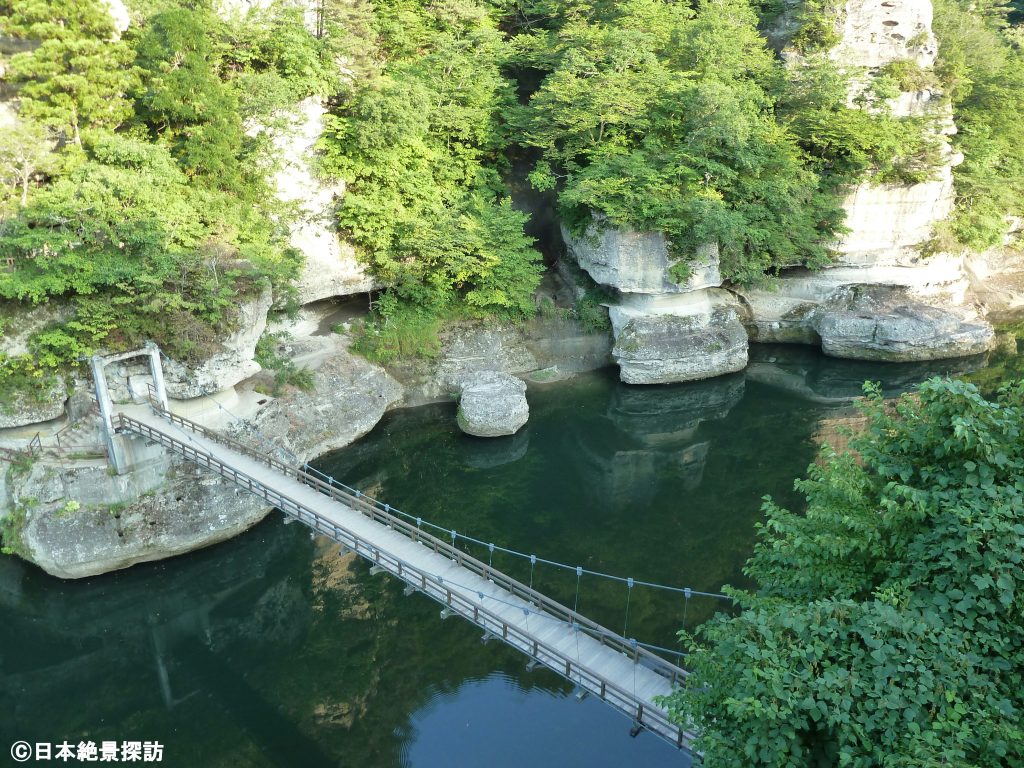 塔のへつり（福島県下郷町）・夏