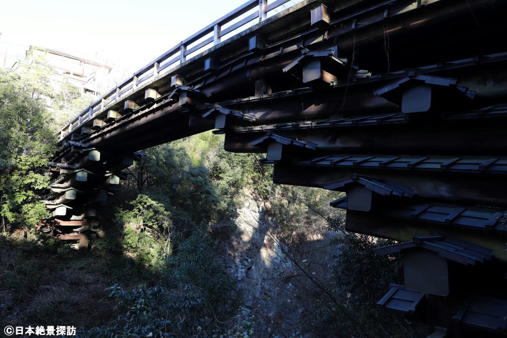 珍しい四層の羽根木構造をした猿橋（山梨県大月市）