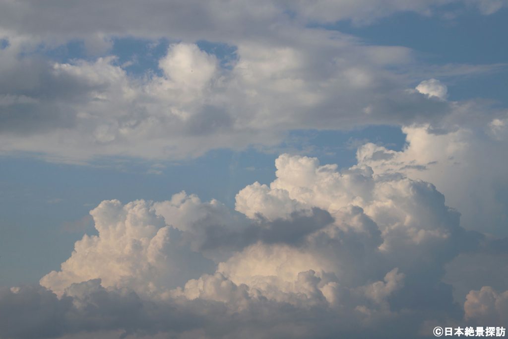 雨晴海岸（富山県高岡市）・雲間に覗く青空