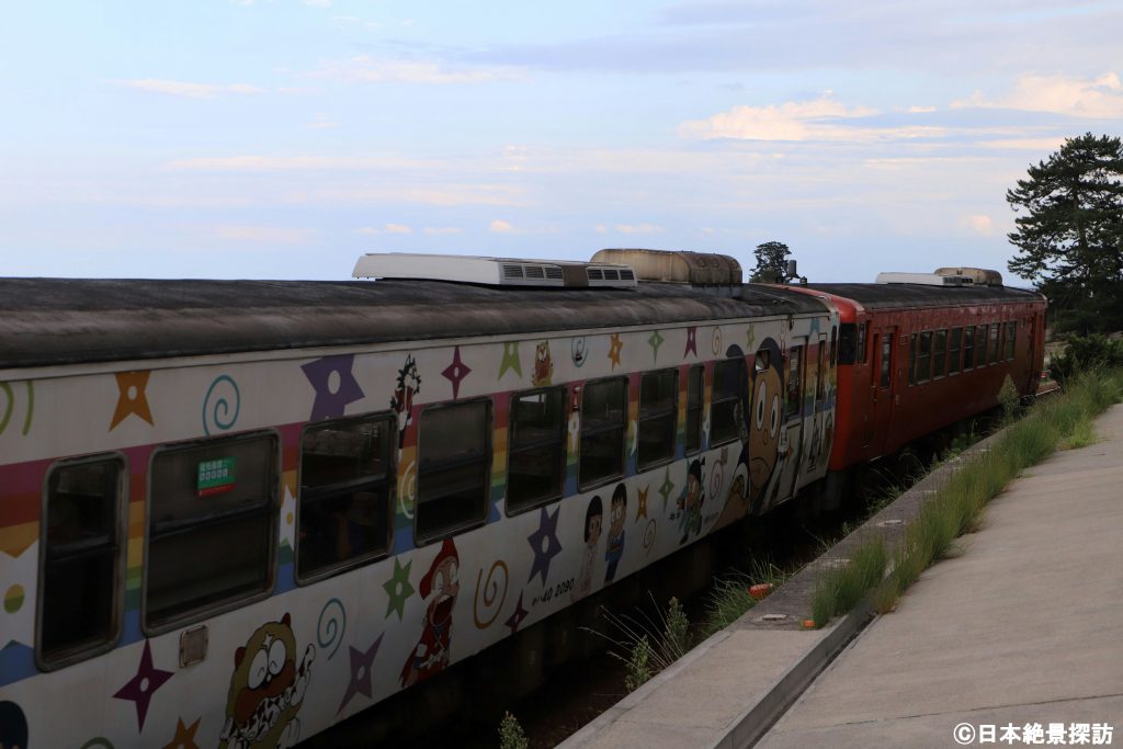 雨晴海岸（富山県高岡市）・2両編成