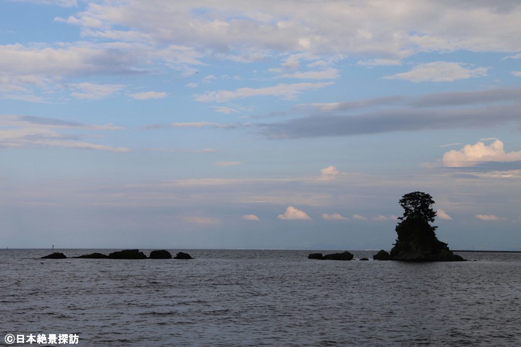 雨晴海岸（富山県高岡市）・岩の連なり