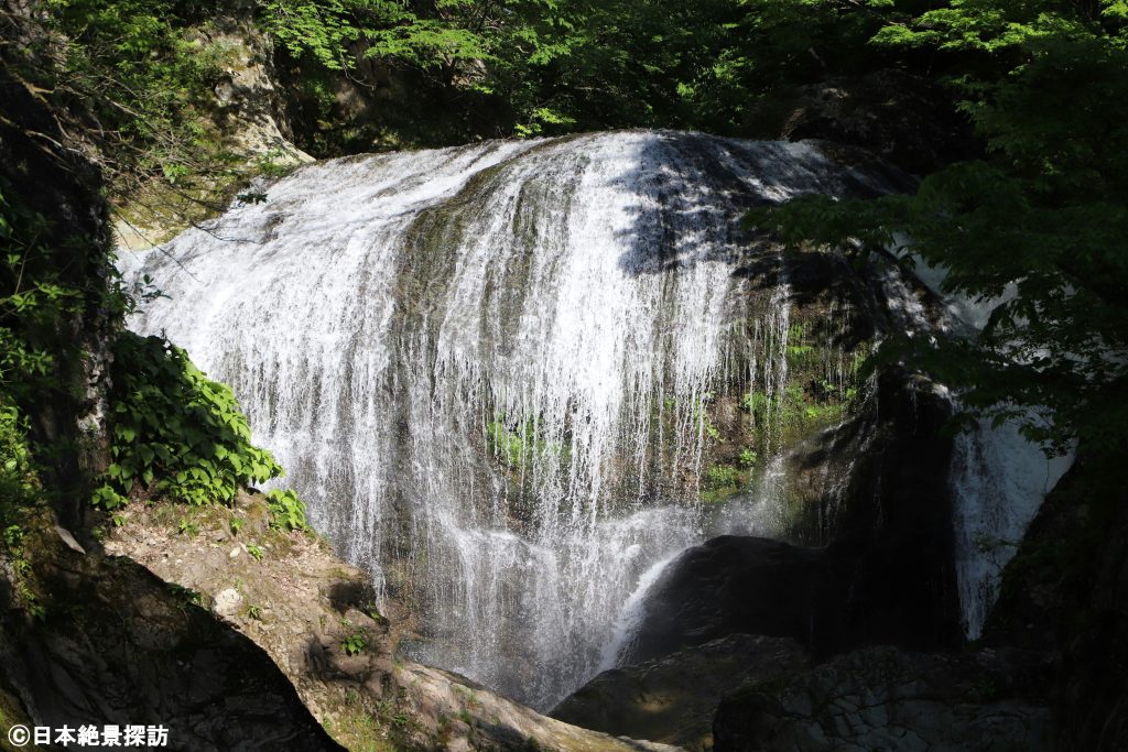 関山大滝（山形県東根市）・滝壺から
