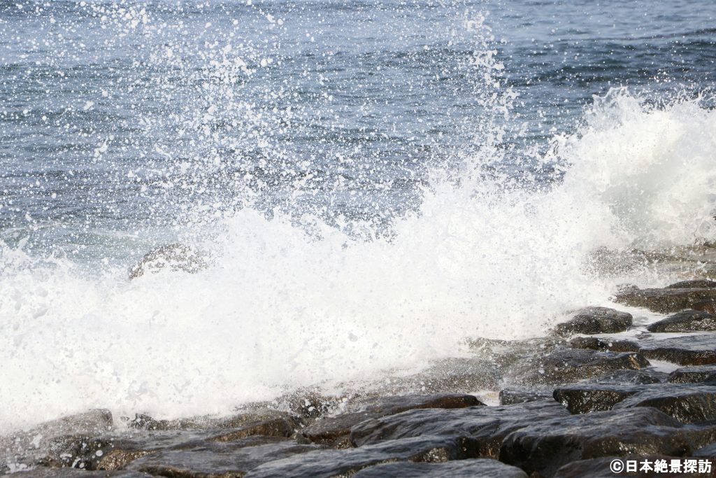 雨晴海岸（富山県高岡市）・画面いっぱいの